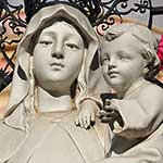Madonna and child outside the cathedral